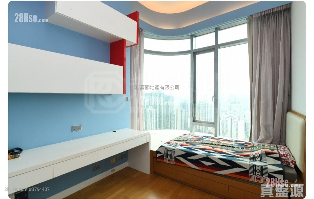 Manhattan Hill Sell 5+ Bedrooms , 4 Bathrooms 2,042 ft²