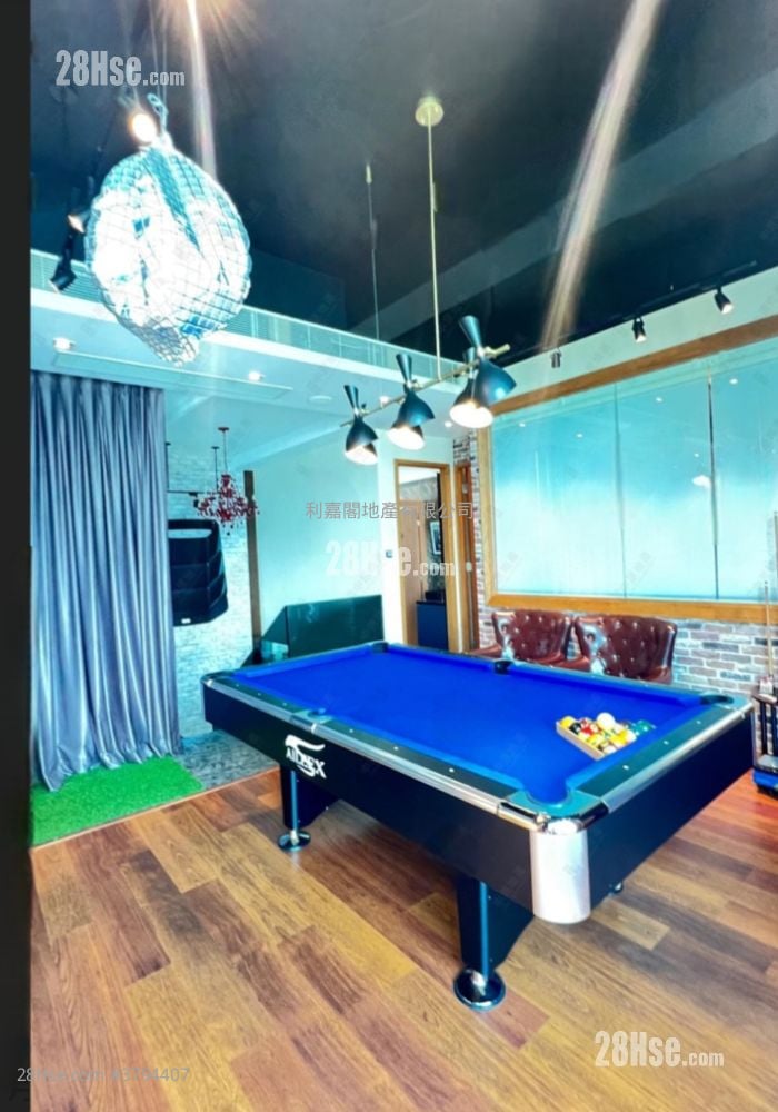 Manhattan Hill Sell 5+ Bedrooms , 4 Bathrooms 2,042 ft²