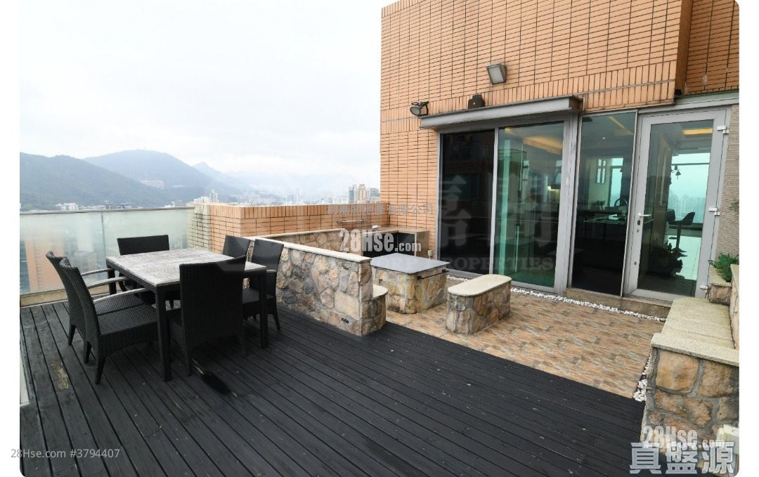 Manhattan Hill Sell 5+ Bedrooms , 4 Bathrooms 2,042 ft²