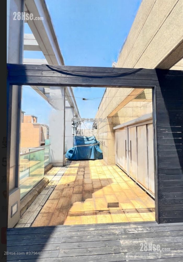 Manhattan Hill Sell 5+ Bedrooms , 4 Bathrooms 2,042 ft²