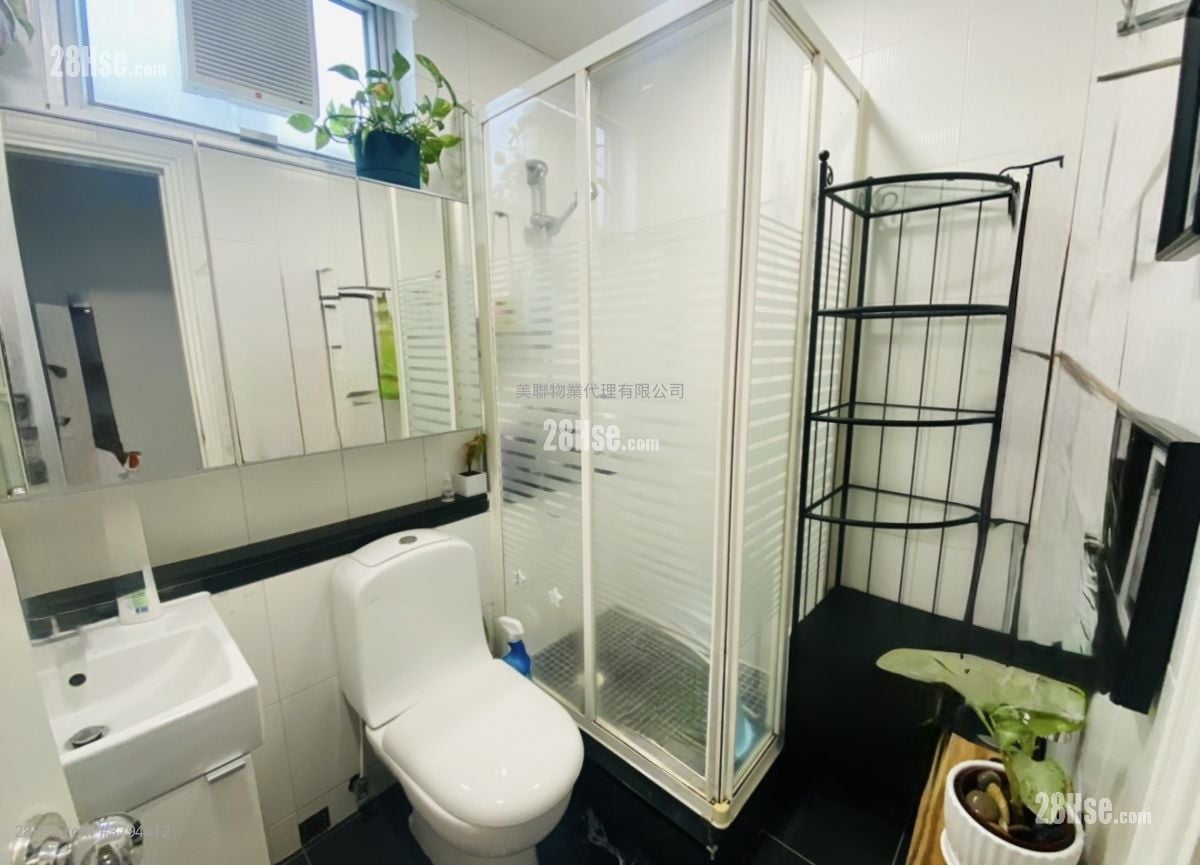 Taikoo Shing Sell 3 Bedrooms , 1 Bathroom 583 ft²