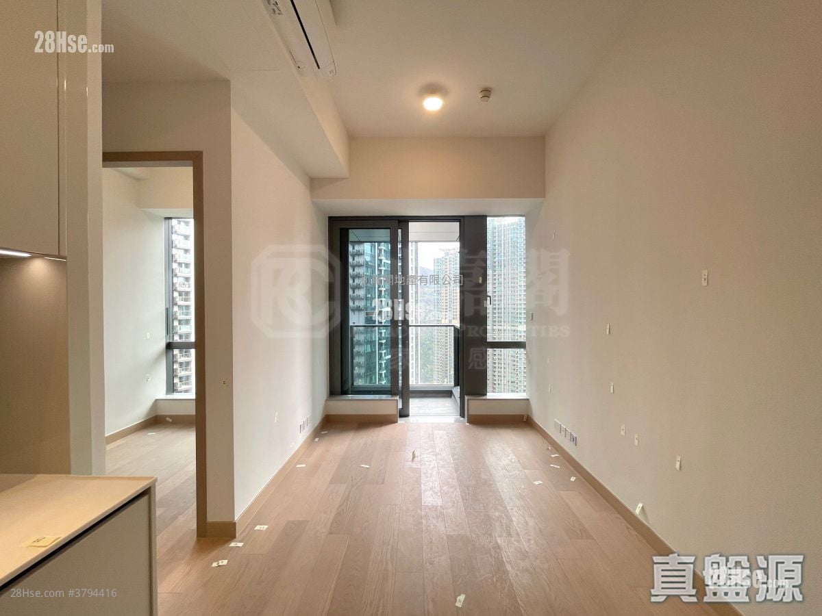 Seasons Place Rental 2 Bedrooms , 1 Bathroom 437 ft²