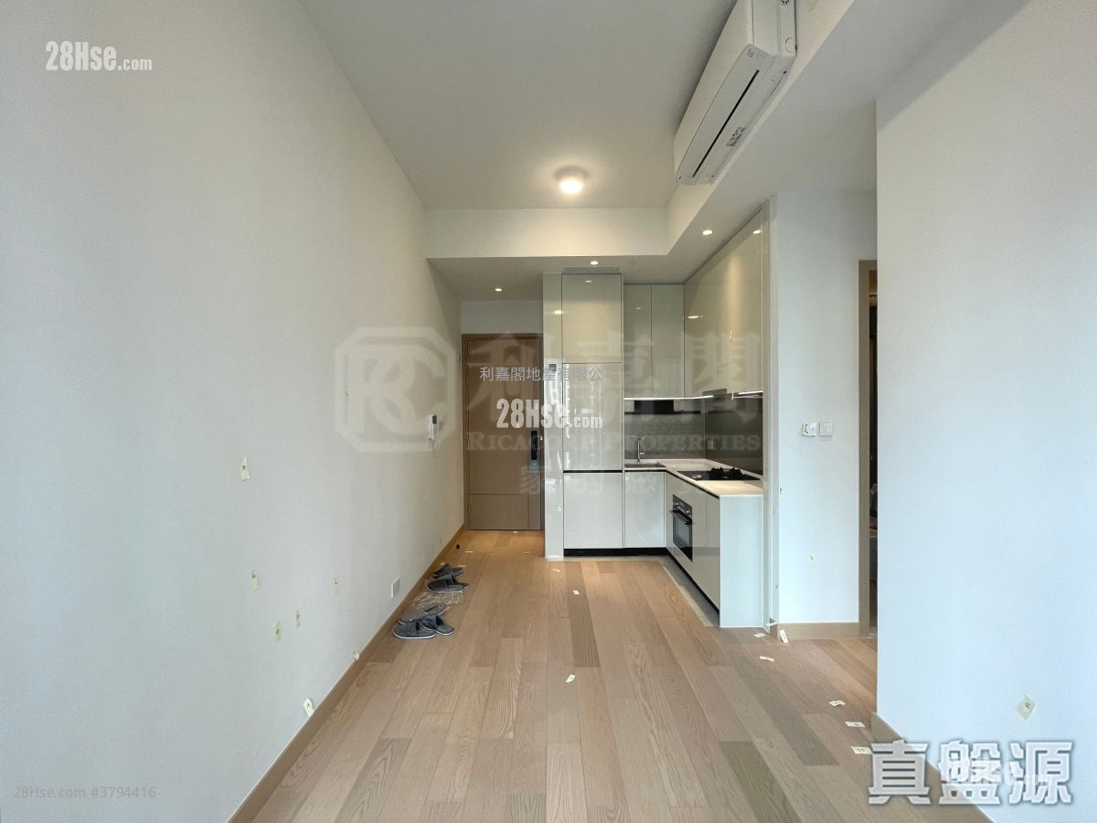 Seasons Place Rental 2 Bedrooms , 1 Bathroom 437 ft²