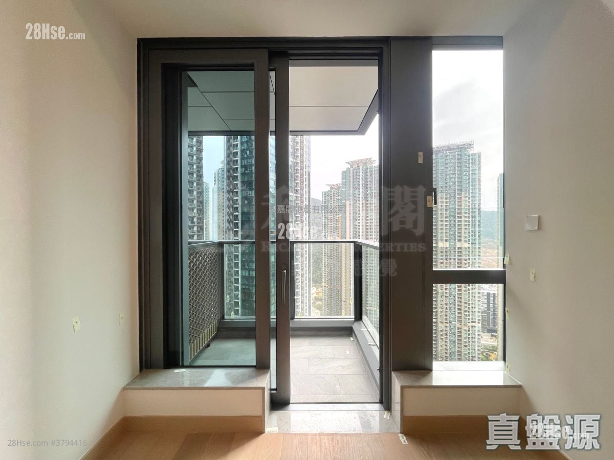 Seasons Place Rental 2 Bedrooms , 1 Bathroom 437 ft²