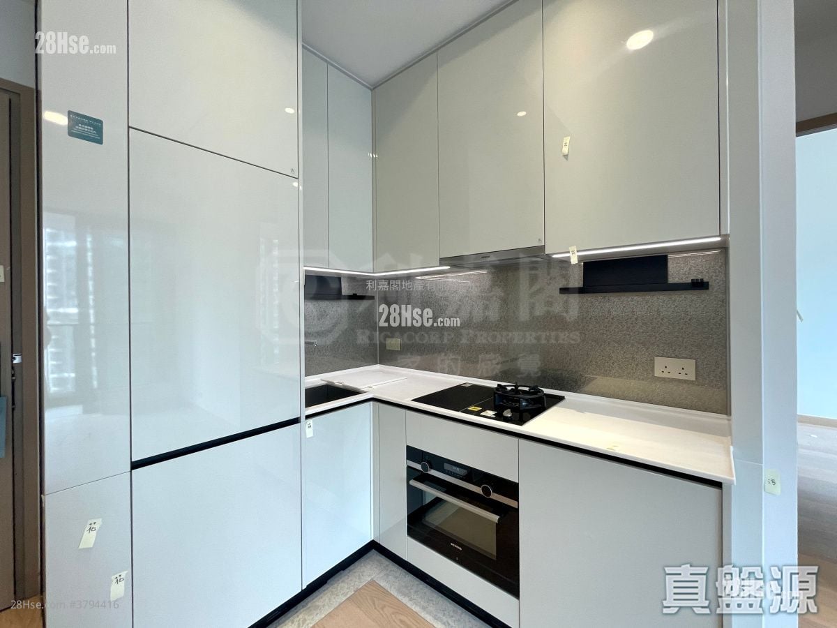 Seasons Place Rental 2 Bedrooms , 1 Bathroom 437 ft²