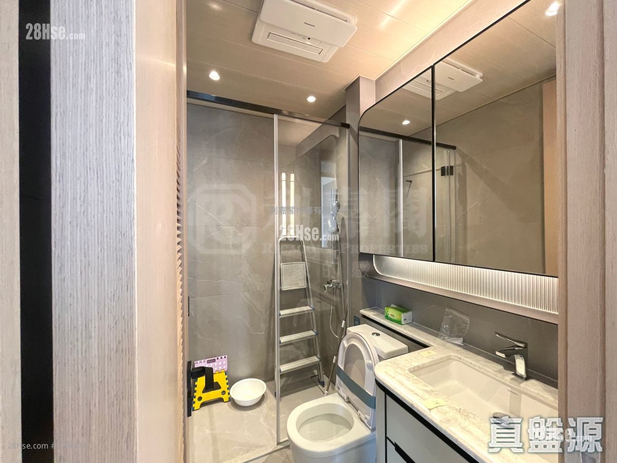 Seasons Place Rental 2 Bedrooms , 1 Bathroom 437 ft²