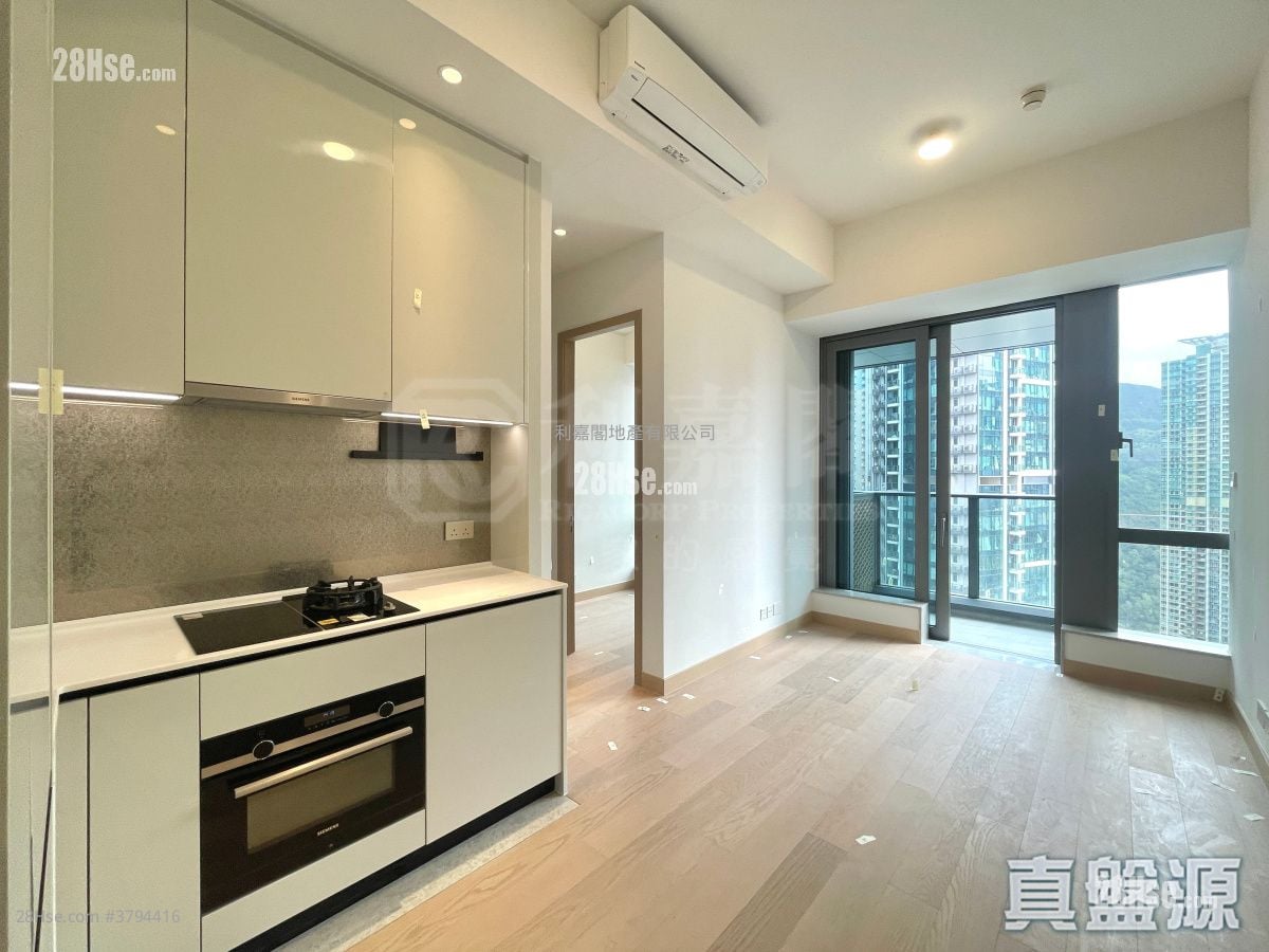 Seasons Place Rental 2 Bedrooms , 1 Bathroom 437 ft²