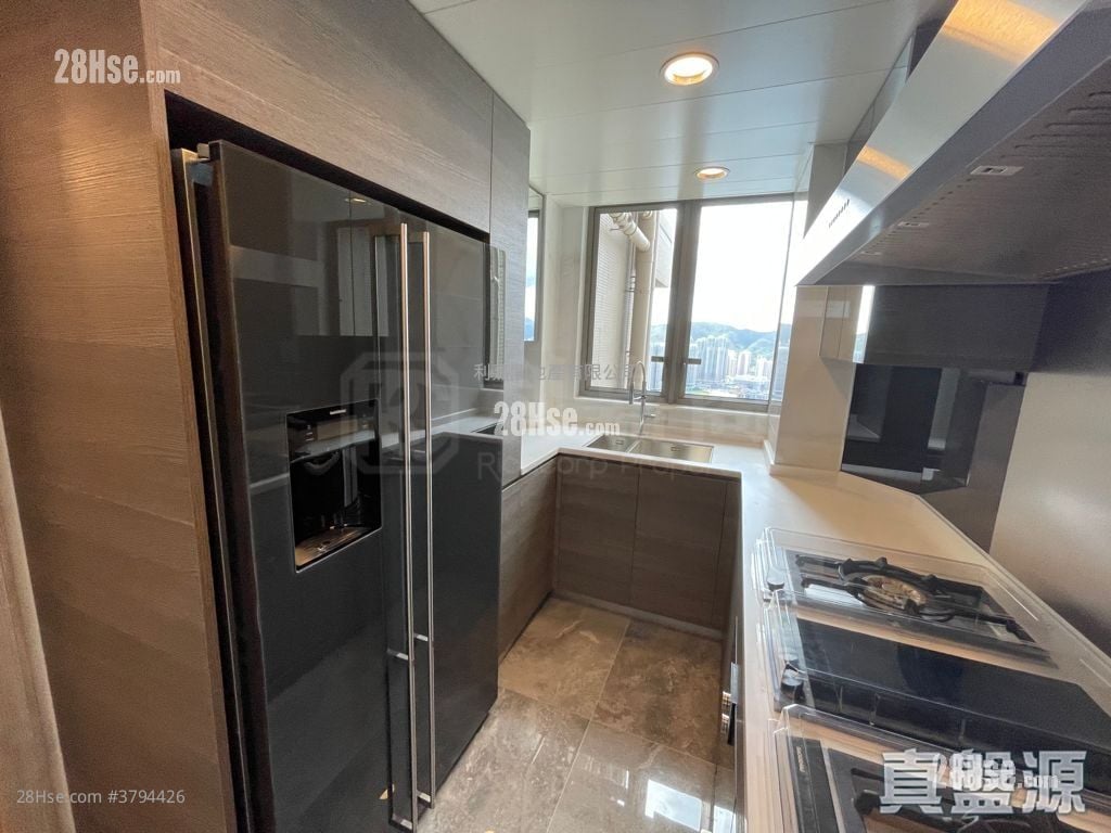 Sea To Sky Rental 1,054 ft²