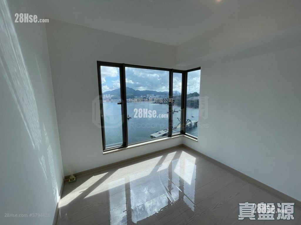 Sea To Sky Rental 1,054 ft²