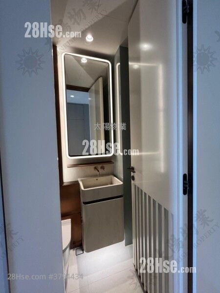 Baker Circle Greenwich Sell 215 ft²