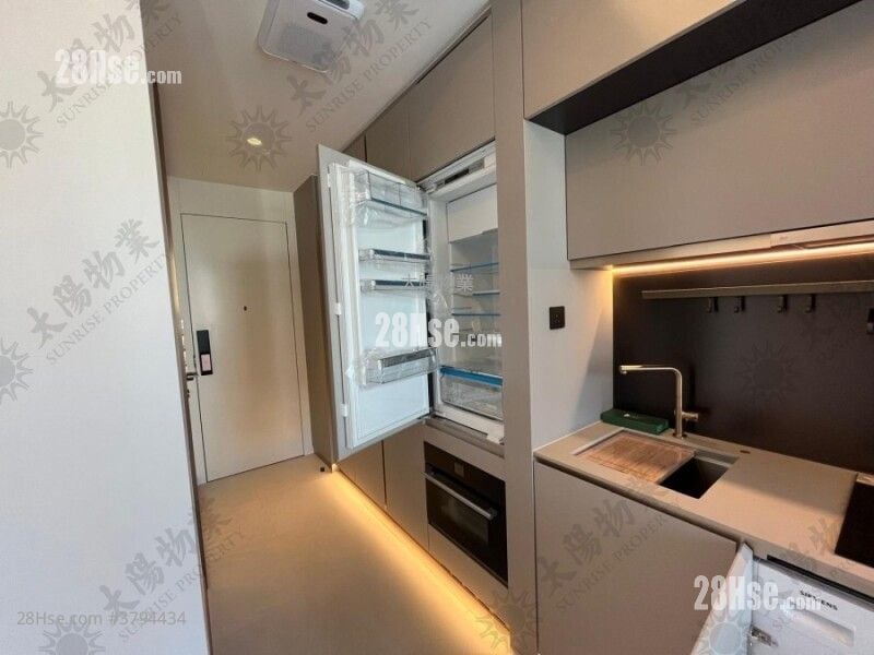 Baker Circle Greenwich Sell 215 ft²