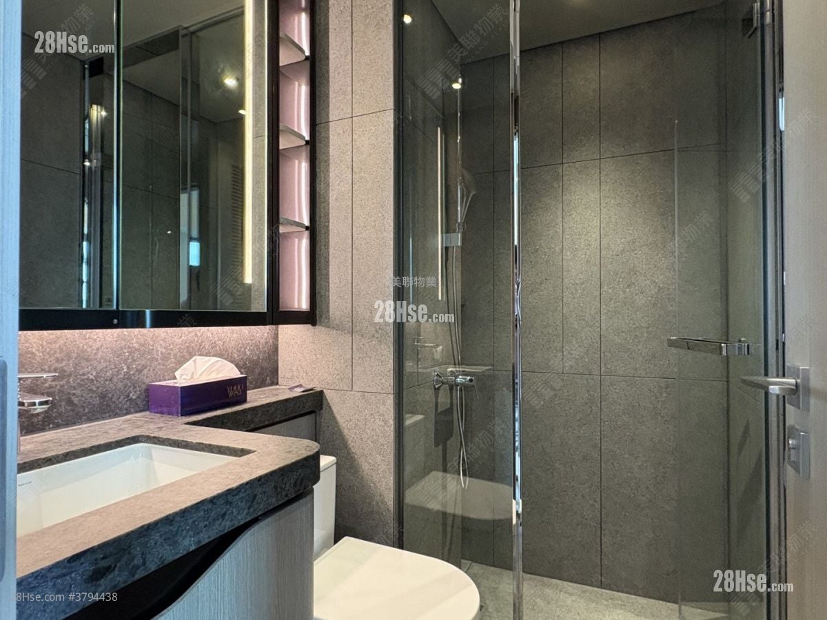 Yoho West Sell 266 ft²