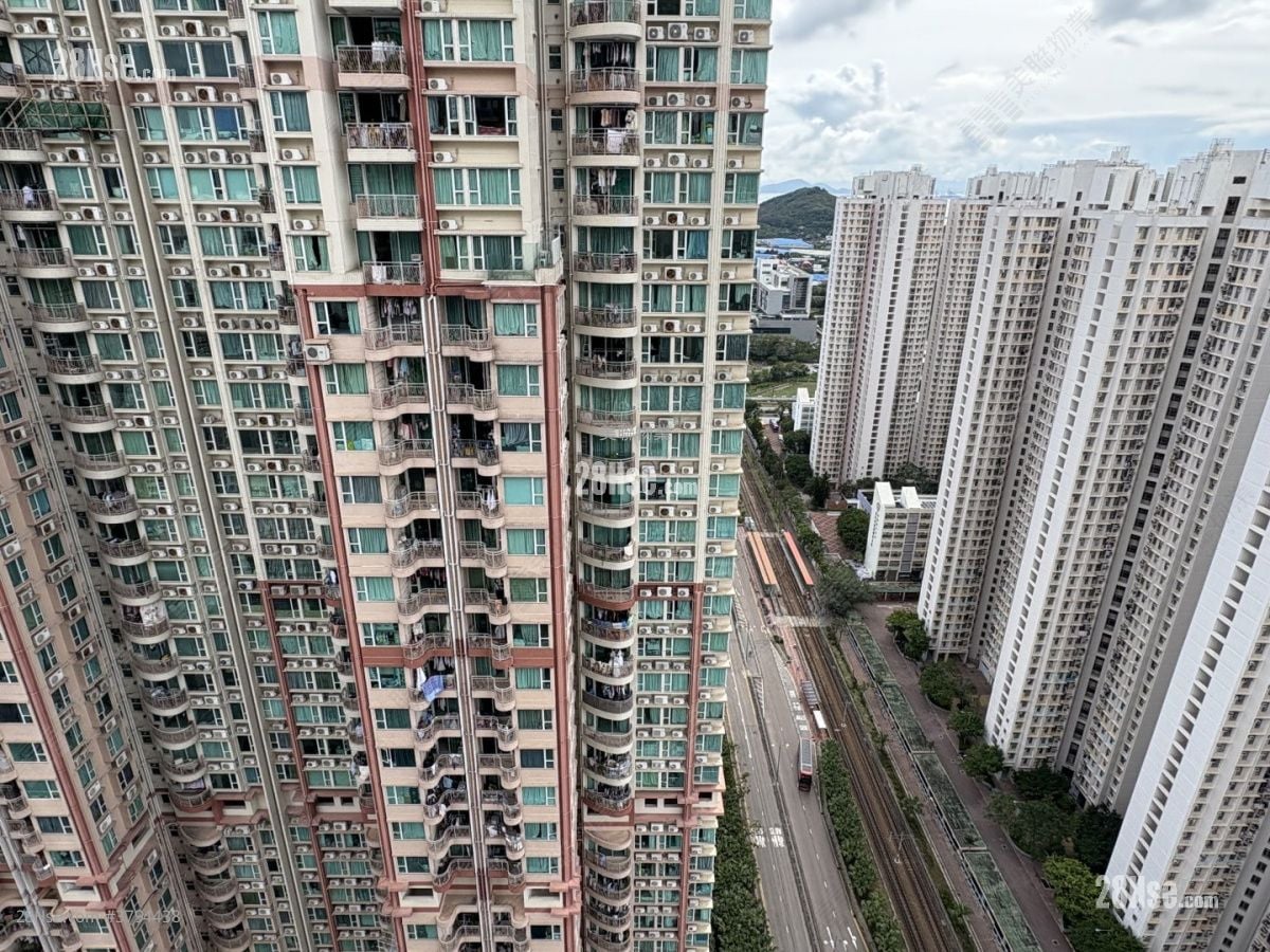 Yoho West Sell 266 ft²