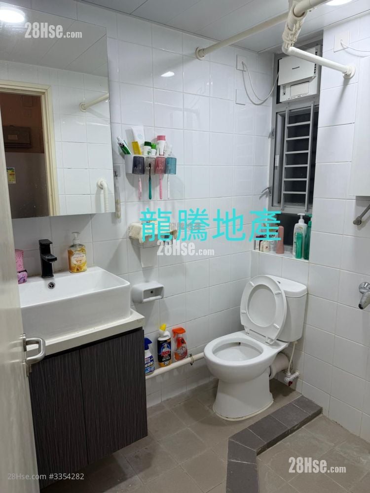 Shan Lai Court Sell 3 Bedrooms , 1 Bathroom 447 ft²