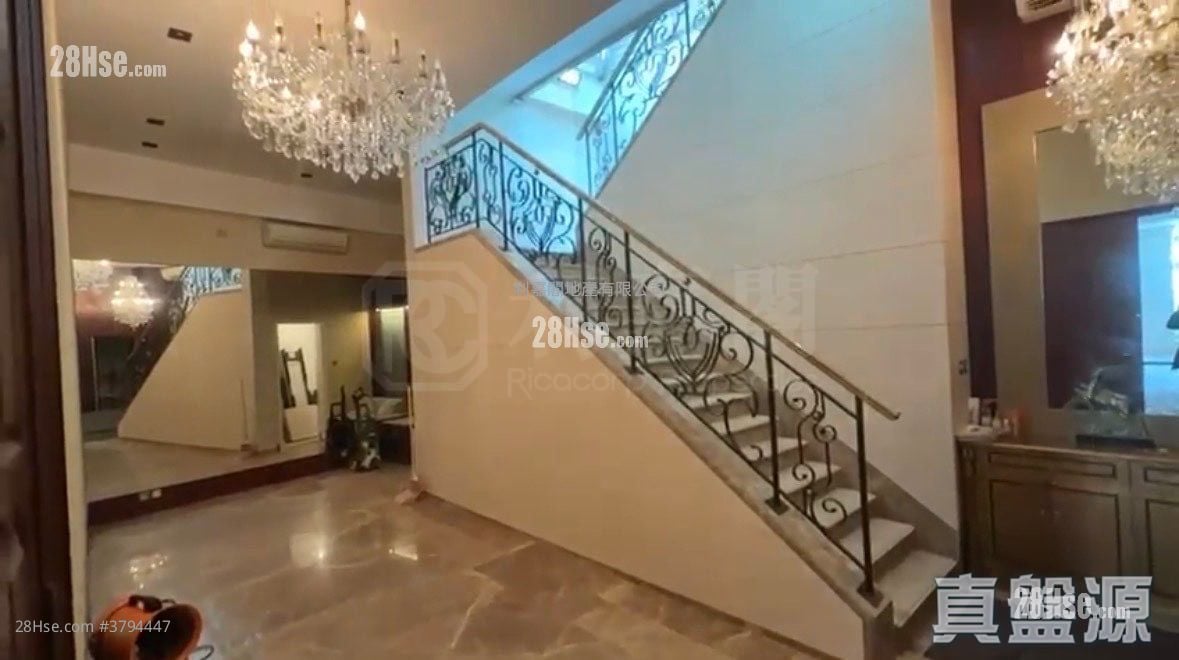 毕架山峰 售盘 4 房 2,638 平方尺