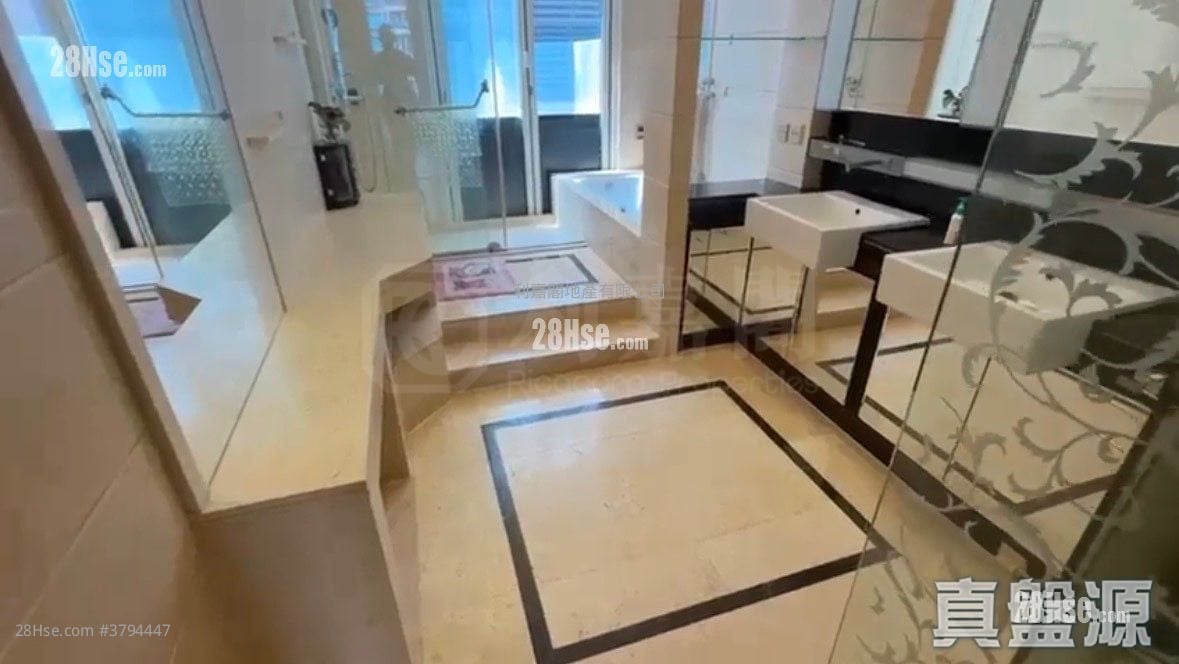 毕架山峰 售盘 4 房 2,638 平方尺