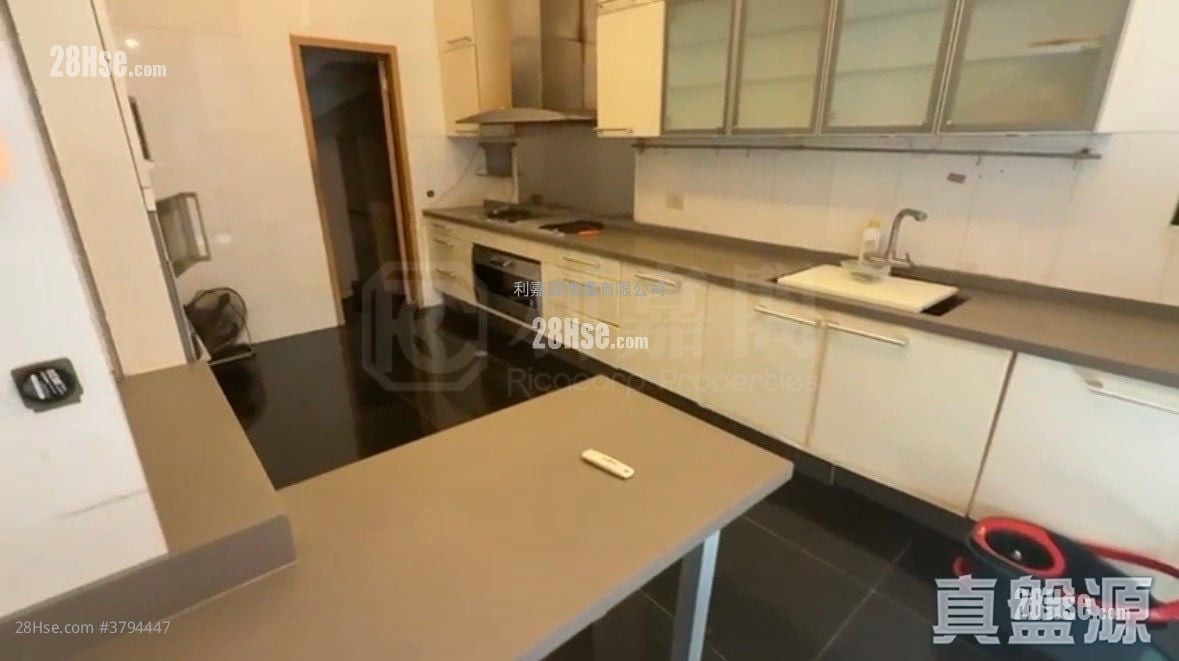 毕架山峰 售盘 4 房 2,638 平方尺