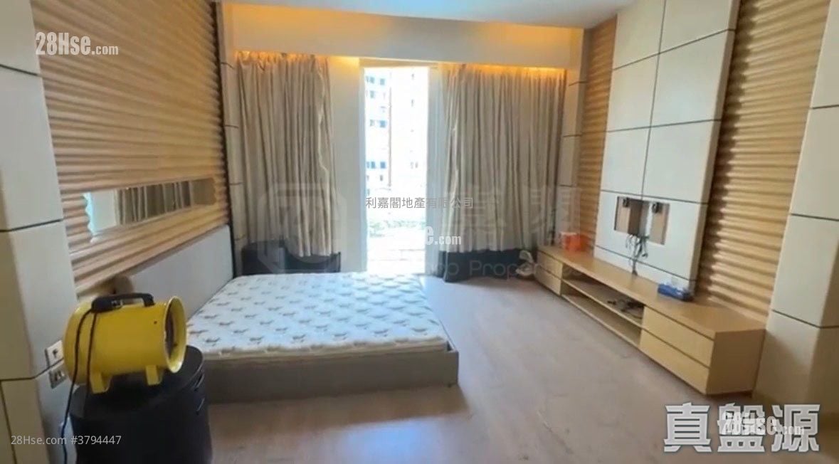 毕架山峰 售盘 4 房 2,638 平方尺