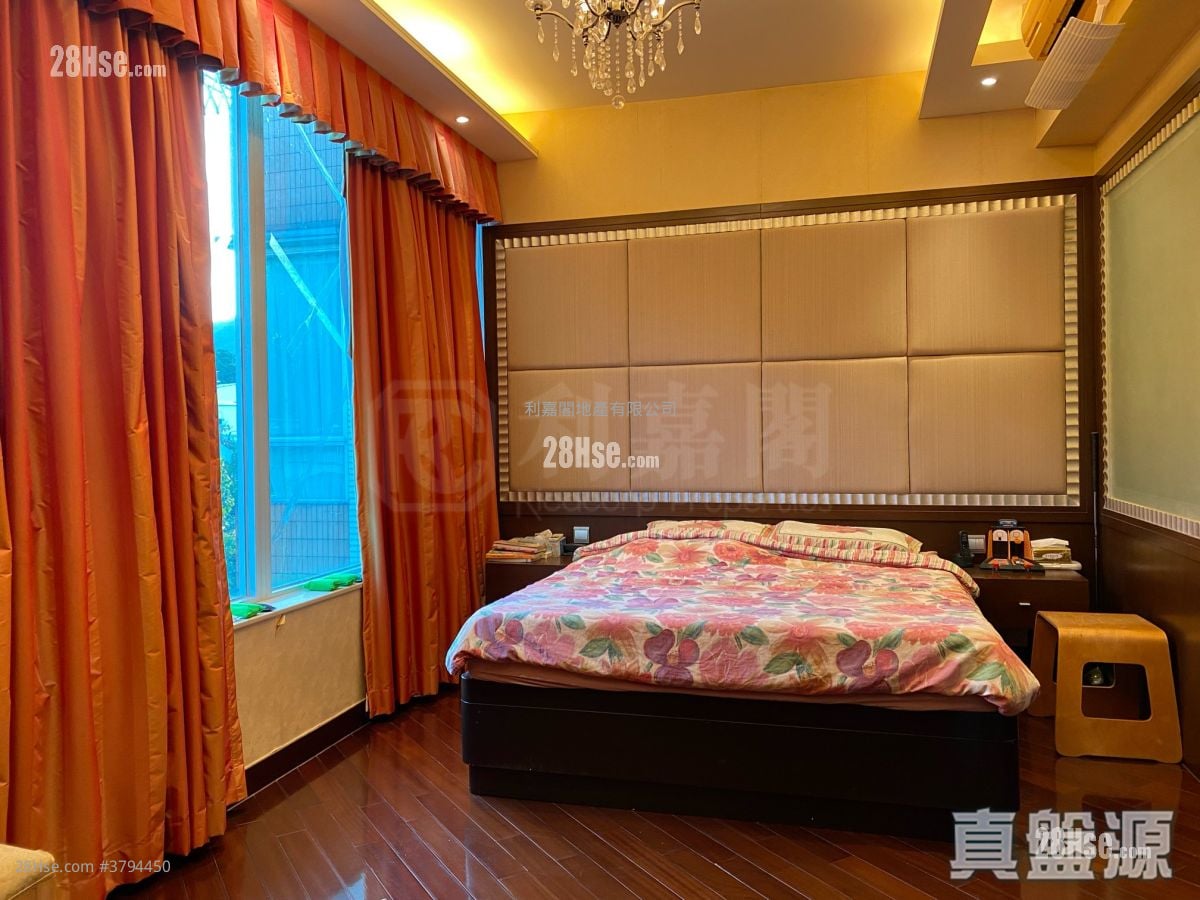 Miami Crescent Sell 4 Bedrooms 1,795 ft²