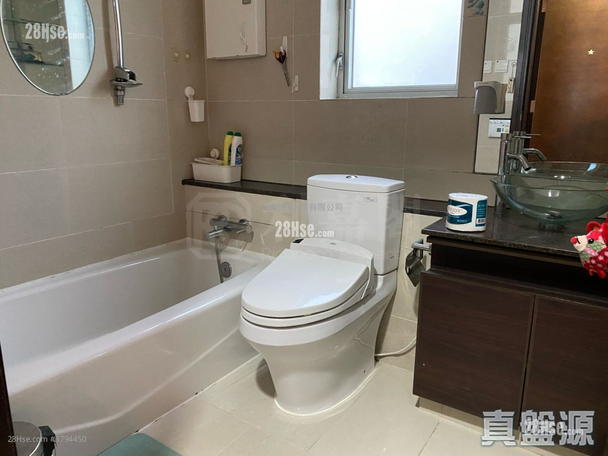 Miami Crescent Sell 4 Bedrooms 1,795 ft²