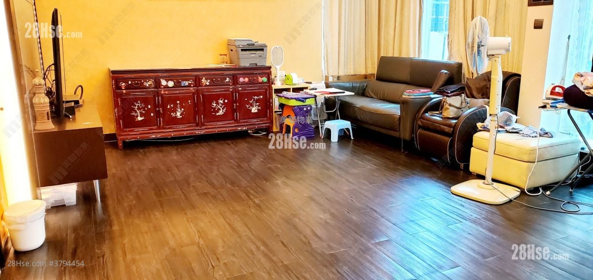 Miami Crescent Sell 4 Bedrooms 1,795 ft²