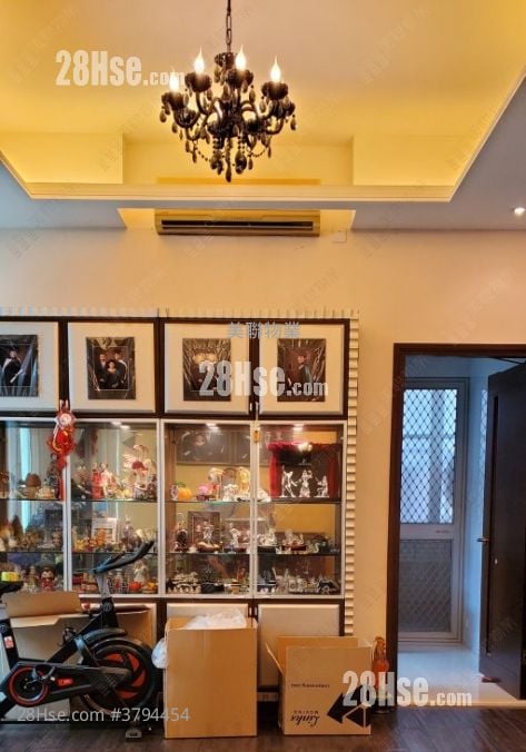 Miami Crescent Sell 4 Bedrooms 1,795 ft²