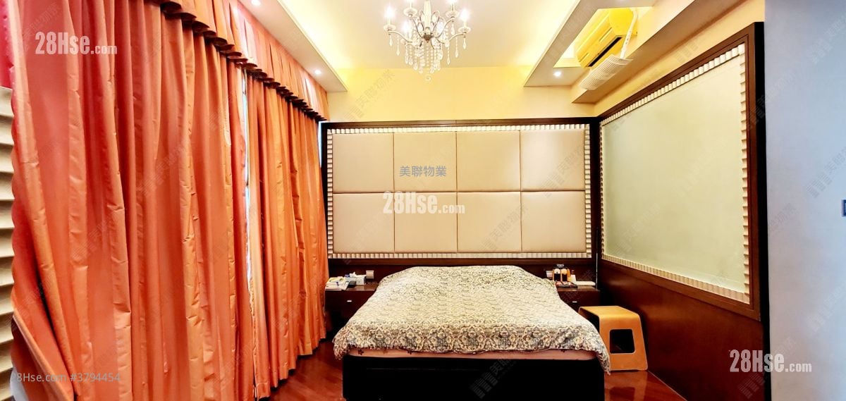 Miami Crescent Sell 4 Bedrooms 1,795 ft²