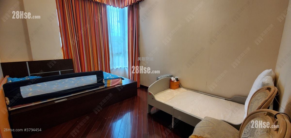 Miami Crescent Sell 4 Bedrooms 1,795 ft²