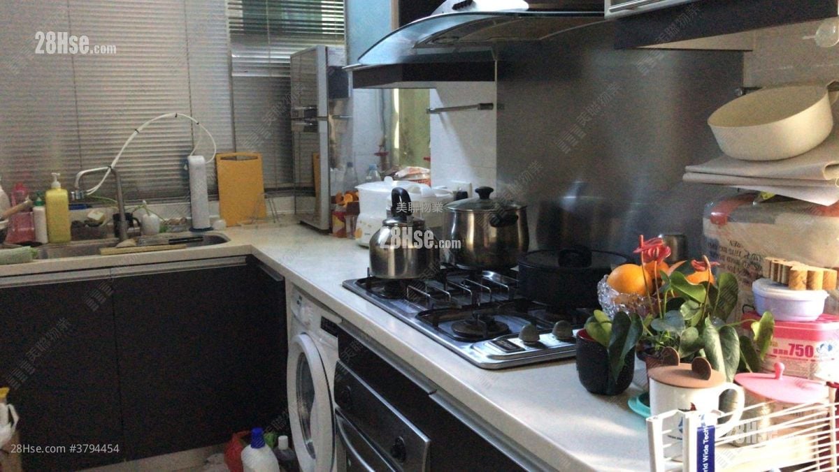 Miami Crescent Sell 4 Bedrooms 1,795 ft²