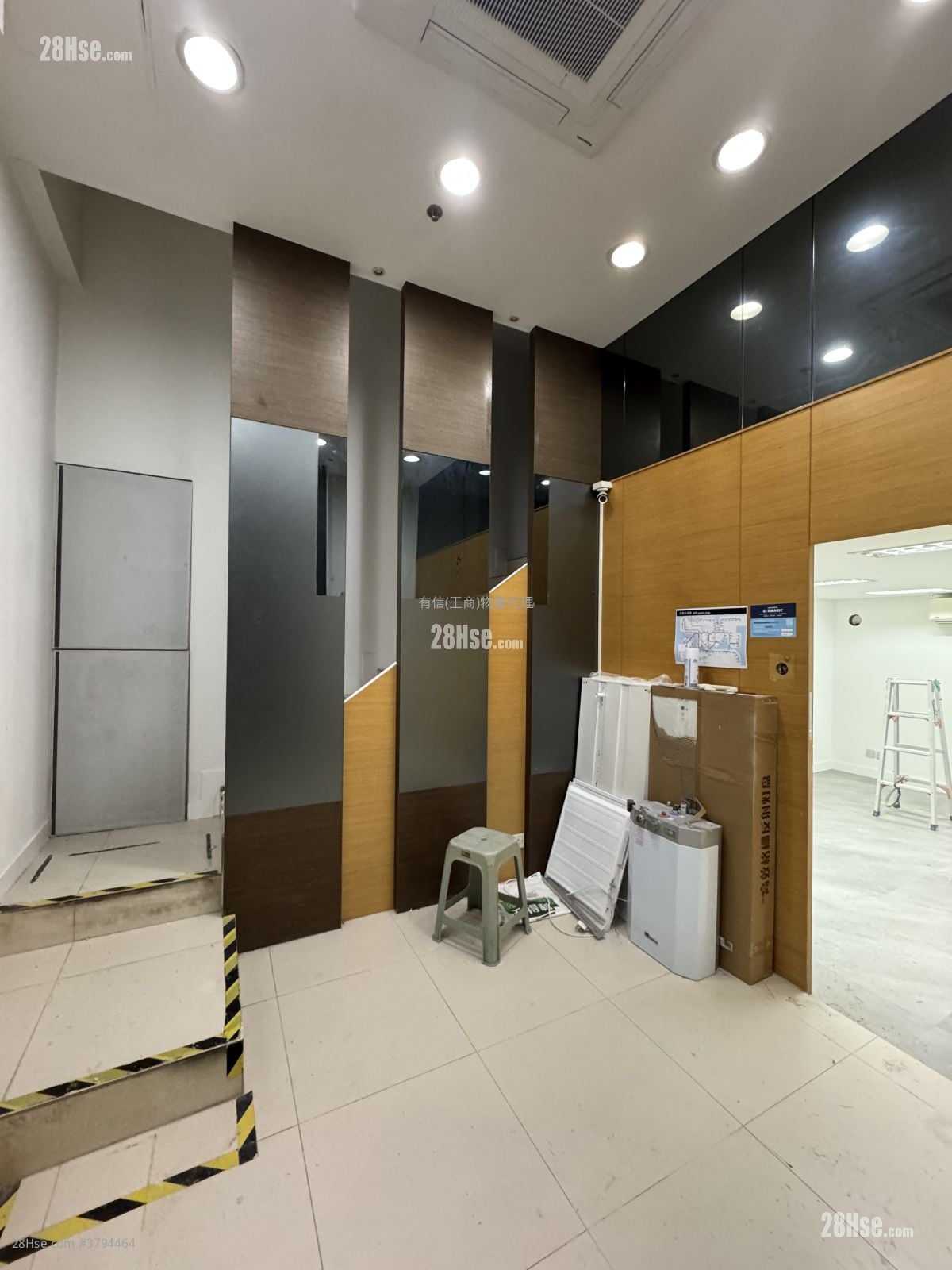 Trust Centre Rental 954 ft²