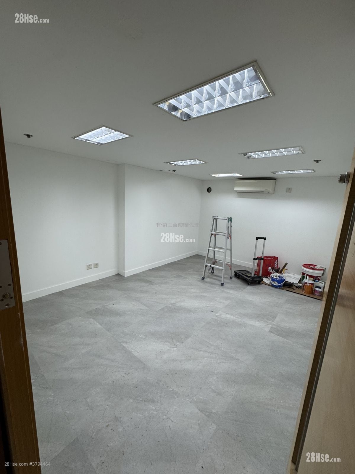 Trust Centre Rental 954 ft²