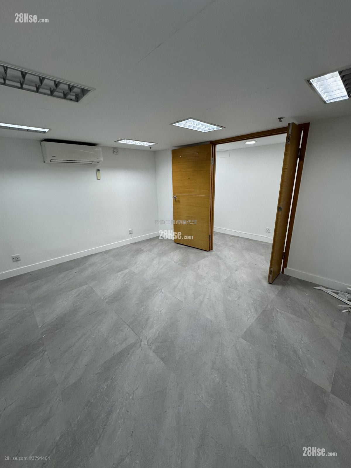 Trust Centre Rental 954 ft²