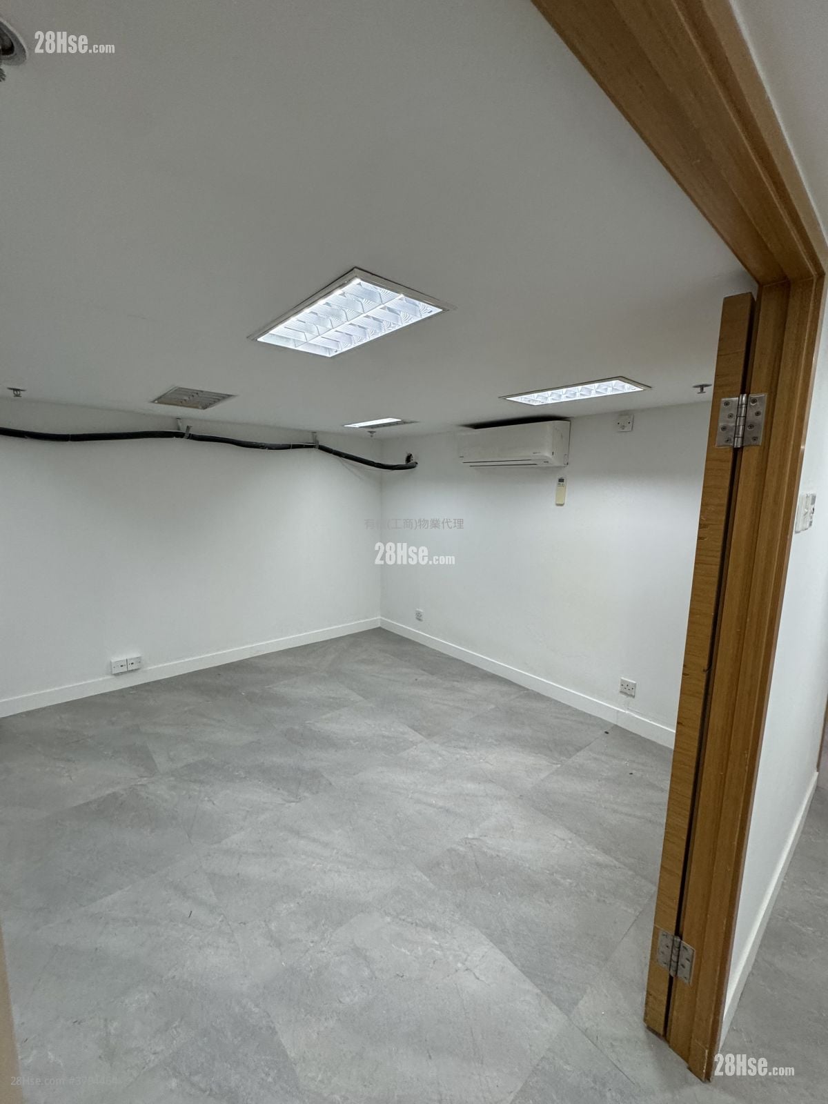 Trust Centre Rental 954 ft²