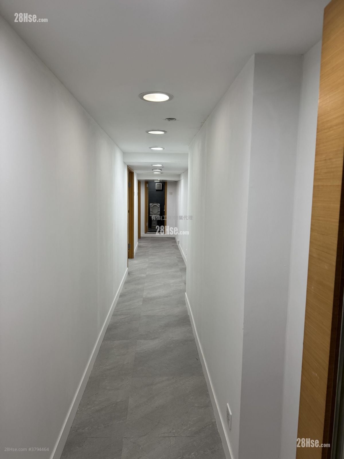 Trust Centre Rental 954 ft²