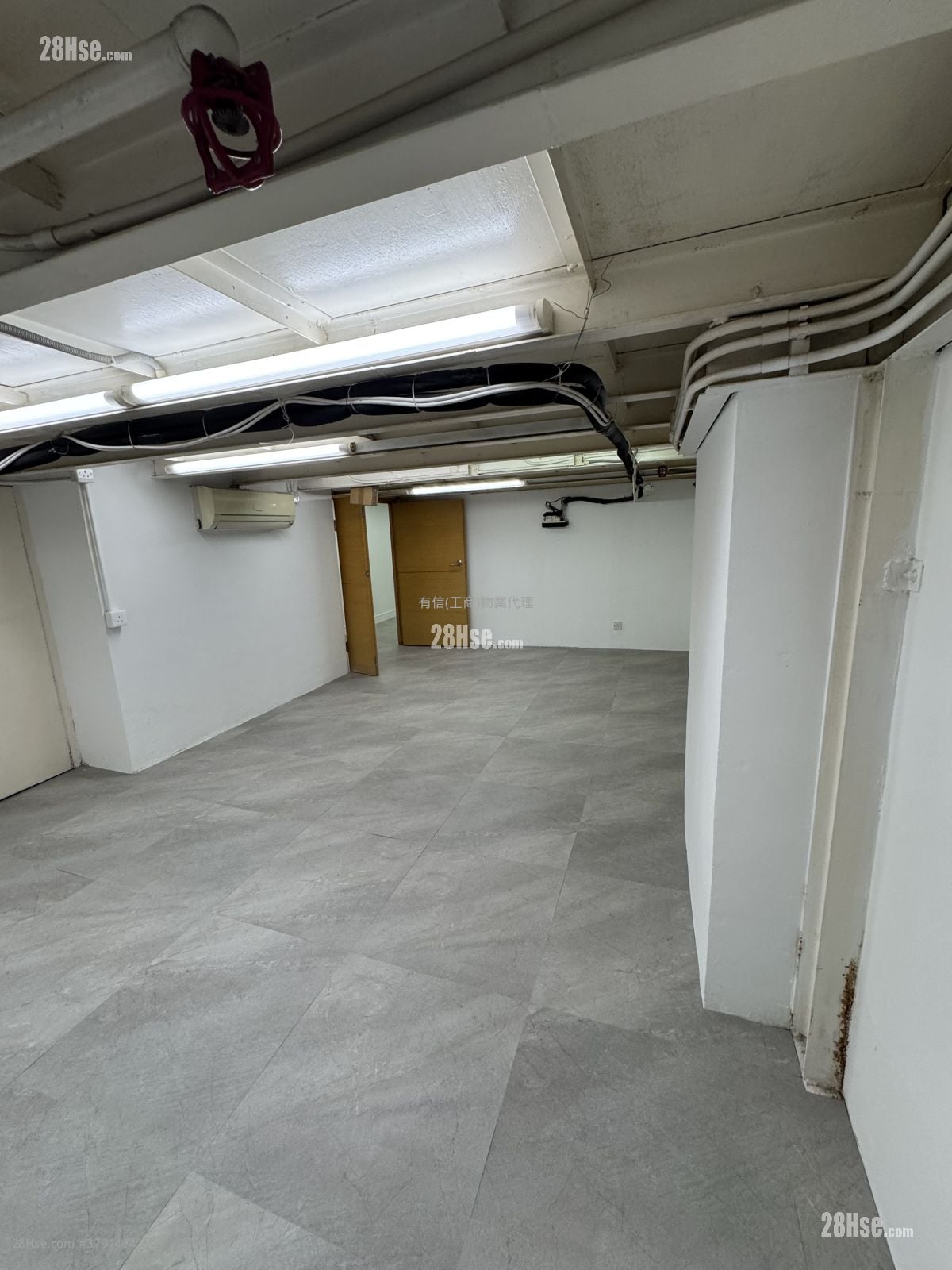 Trust Centre Rental 954 ft²