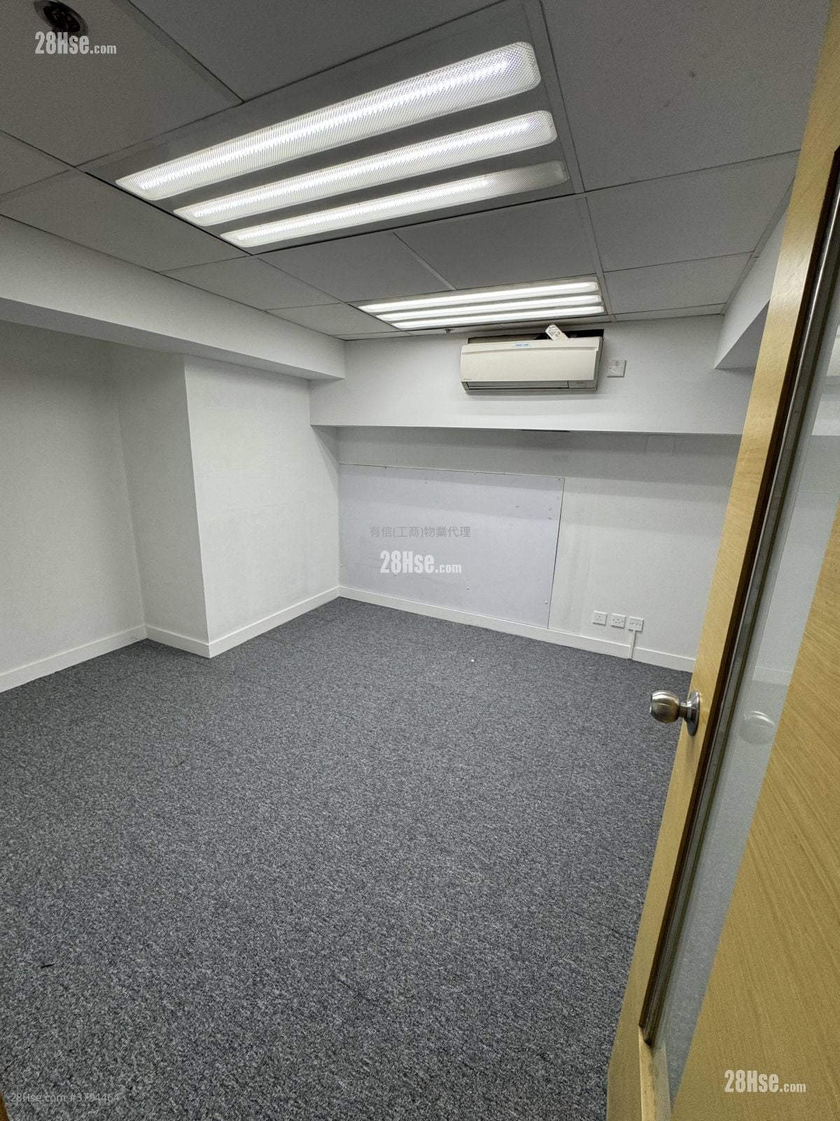 Trust Centre Rental 954 ft²