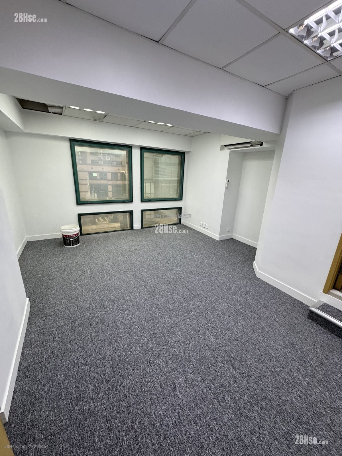 Trust Centre Rental 954 ft²