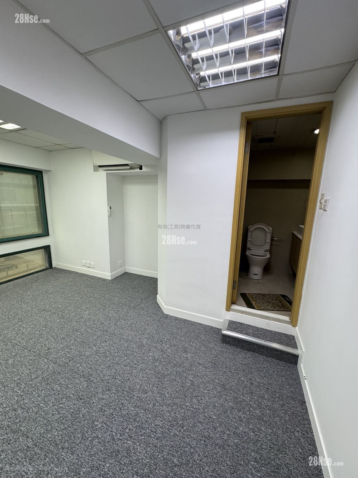 Trust Centre Rental 954 ft²