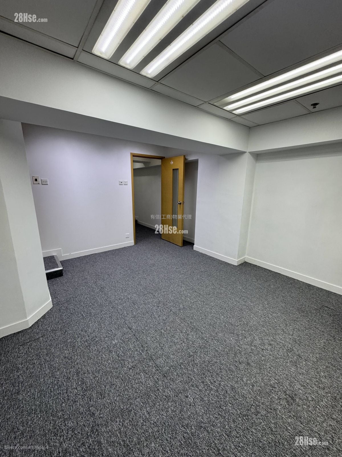 Trust Centre Rental 954 ft²