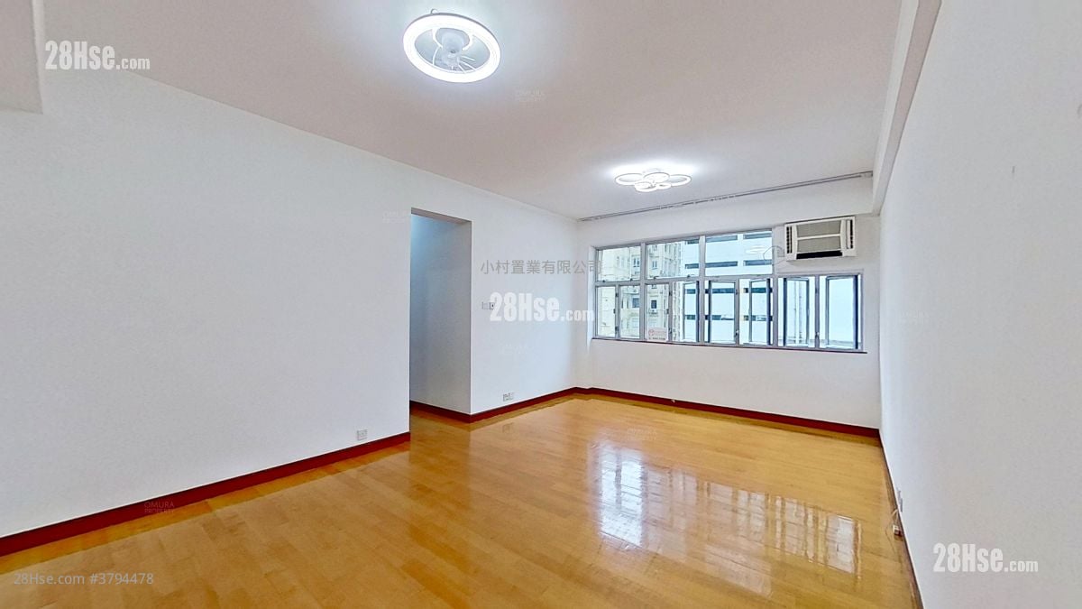living room: Lee Hang Court Rental 3 Bedrooms , 2 Bathrooms 738 ft²