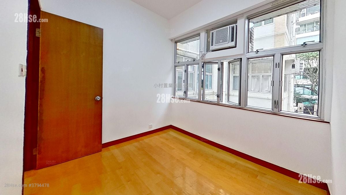 bedroom 3: Lee Hang Court Rental 3 Bedrooms , 2 Bathrooms 738 ft²