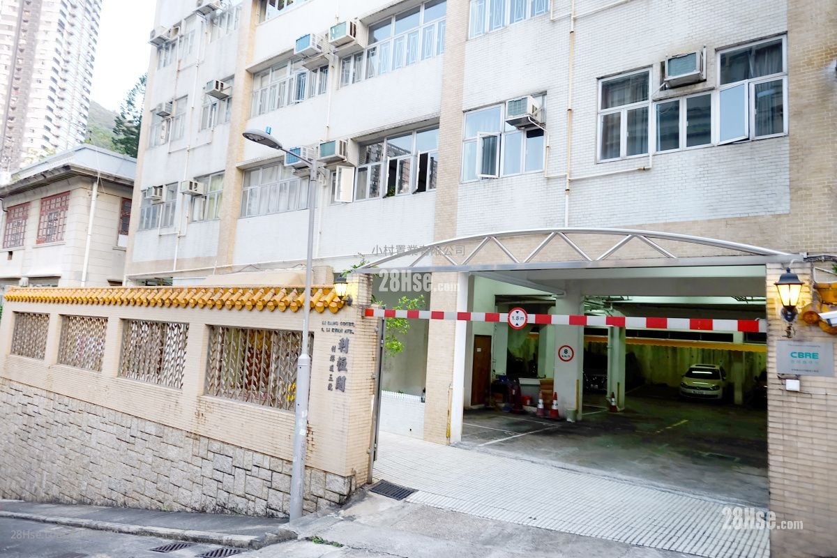 main door: Lee Hang Court Rental 3 Bedrooms , 2 Bathrooms 738 ft²