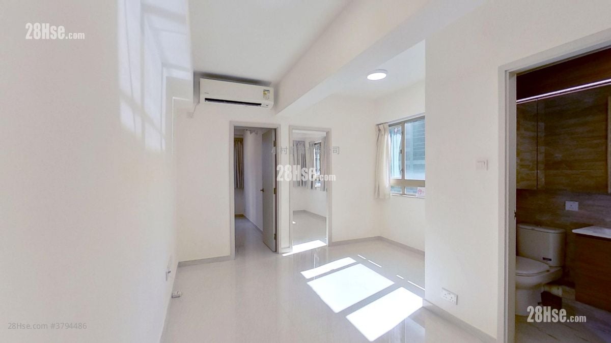 living room: Yee Wo Place Rental 2 Bedrooms , 1 Bathroom 416 ft²