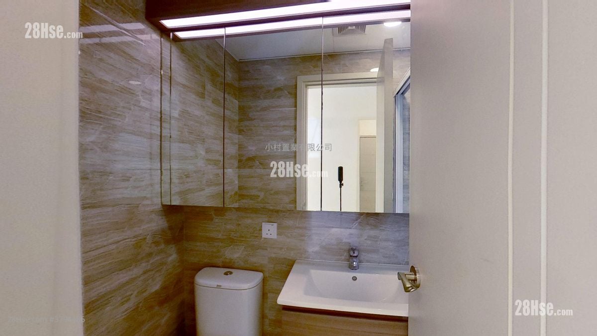 bathroom: Yee Wo Place Rental 2 Bedrooms , 1 Bathroom 416 ft²