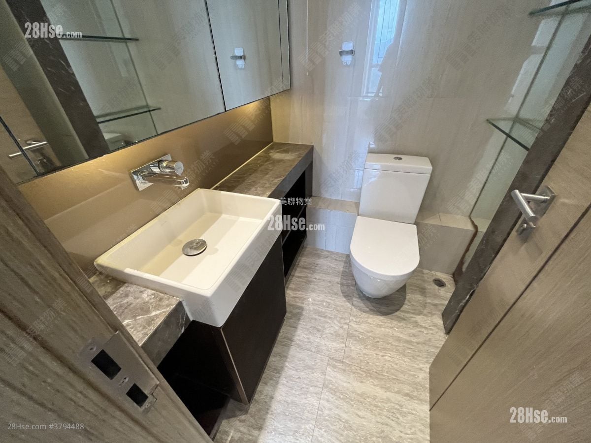 浴室: 尚悦 售盘 2 房 , 1 浴室 414 平方尺