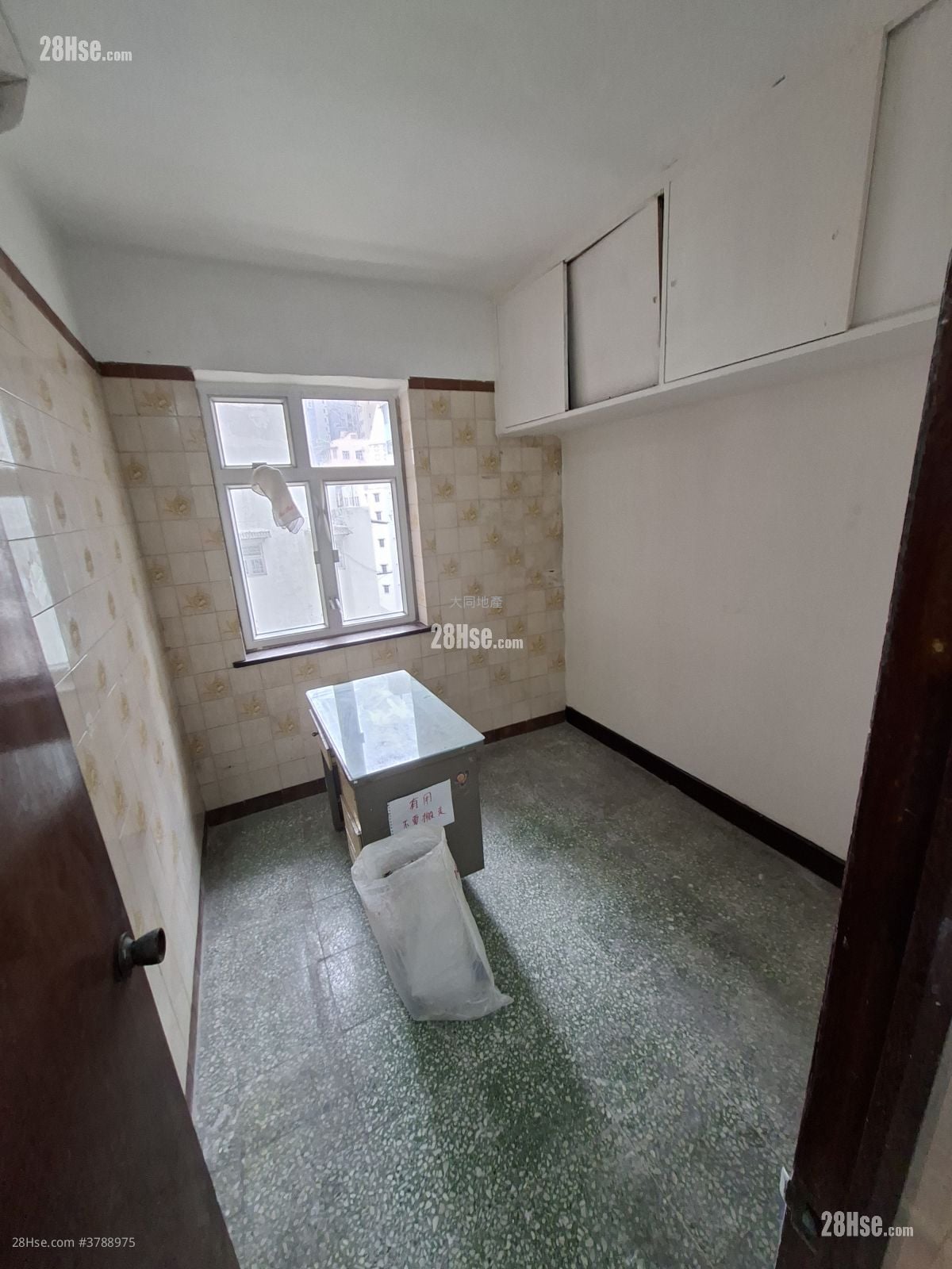 Wing Wah Building Sell 2 Bedrooms , 1 Bathroom 376 ft²
