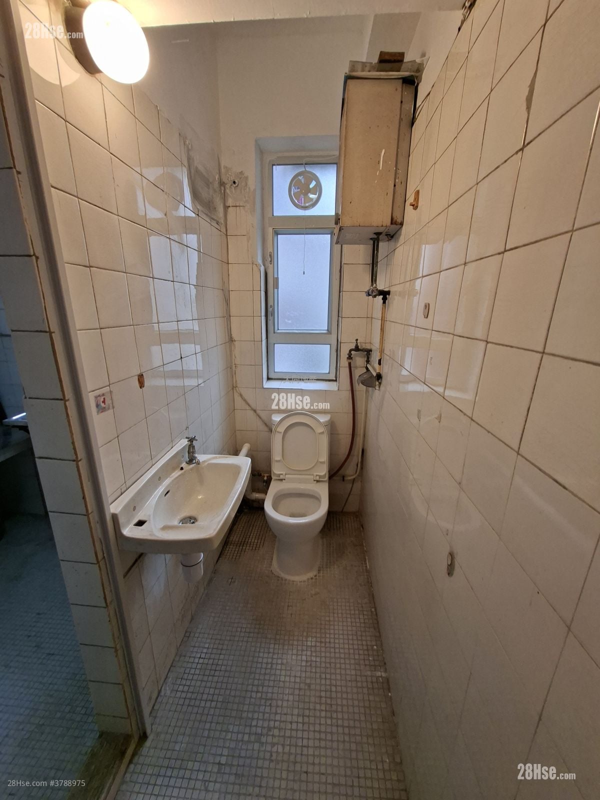 Wing Wah Building Sell 2 Bedrooms , 1 Bathroom 376 ft²