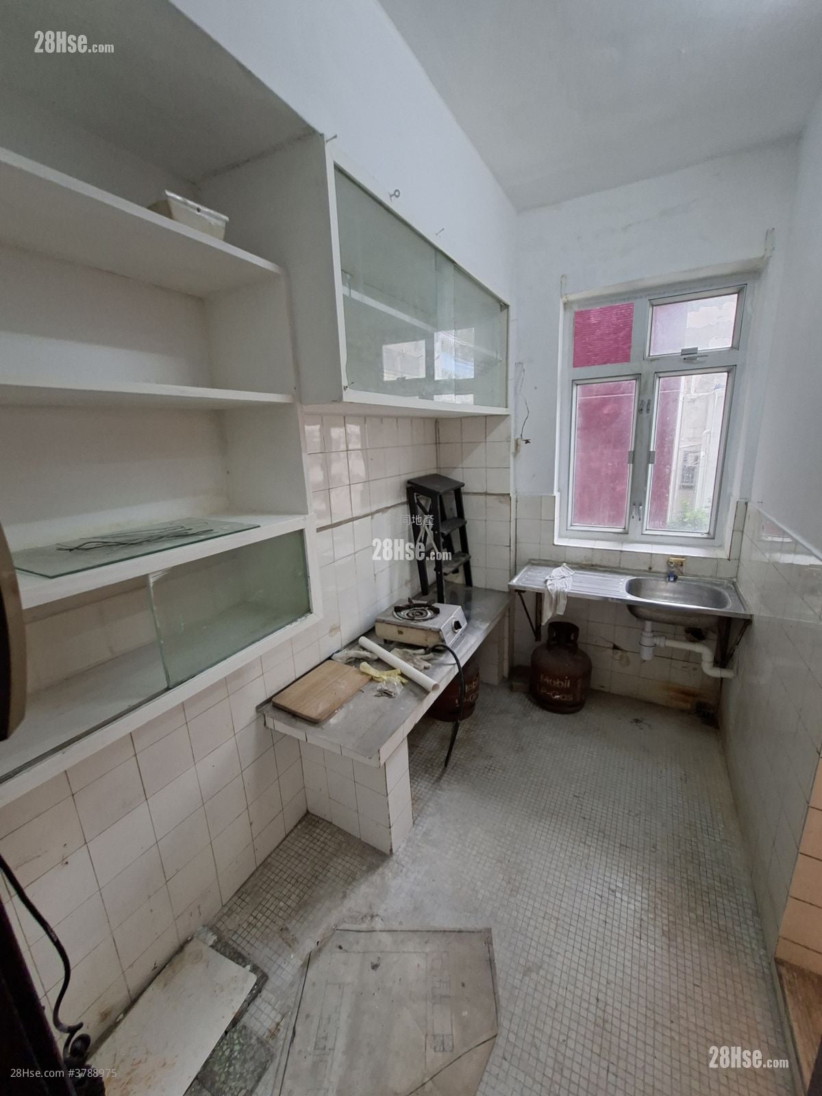 Wing Wah Building Sell 2 Bedrooms , 1 Bathroom 376 ft²