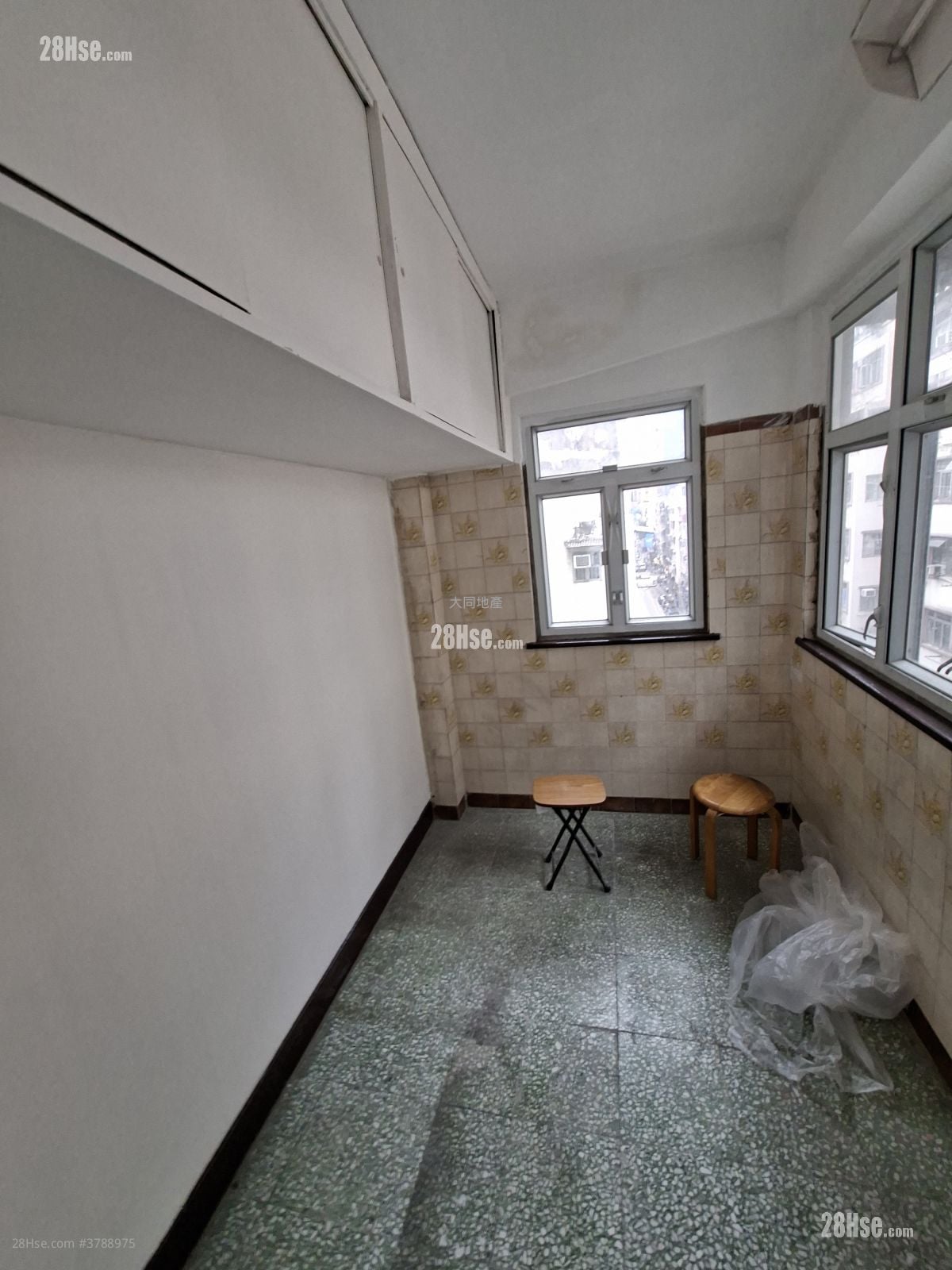 Wing Wah Building Sell 2 Bedrooms , 1 Bathroom 376 ft²