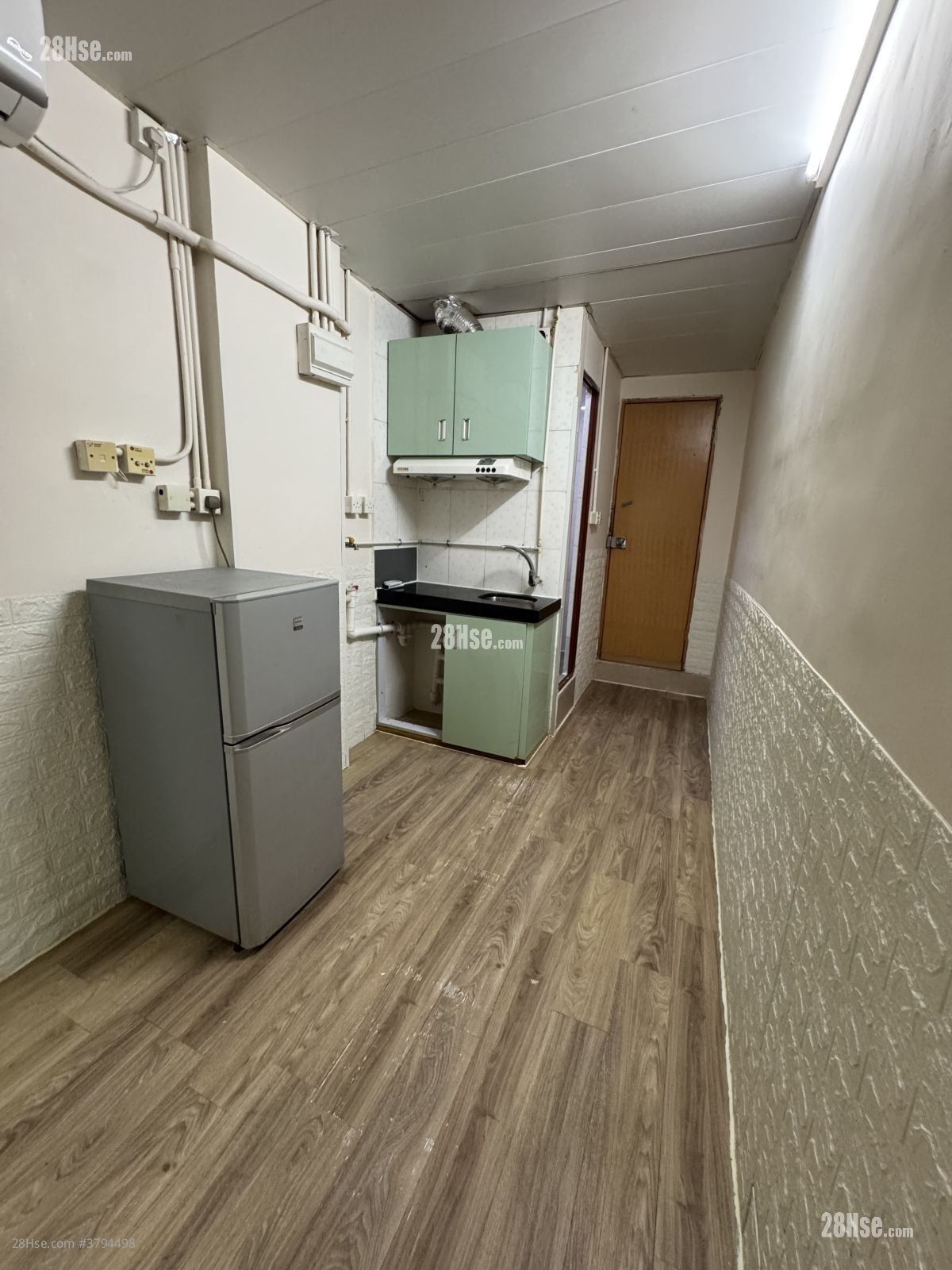 千岁大厦 租盘 220 平方尺